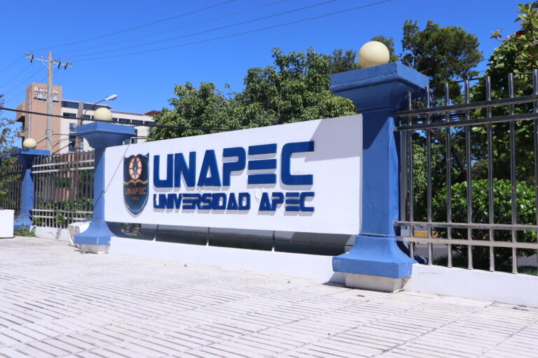 UNAPEC moderniza su enfoque de planificación académica